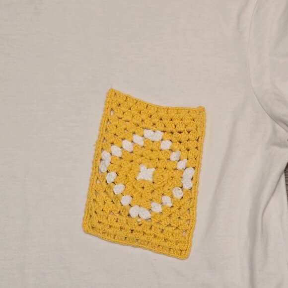 Zara White T-Shirt With Yellow Crochet Pocket Design - Picture 3 of 5